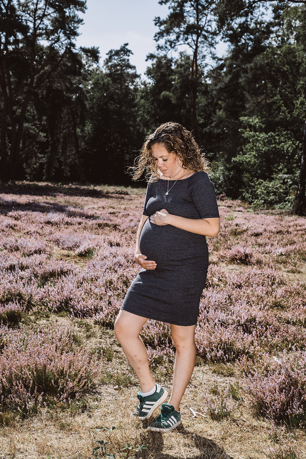 foto van een zwangere vrouw fotoshoot in studio